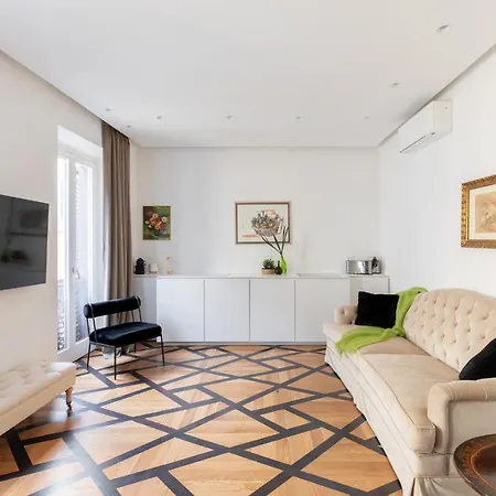 Iflat Luxury Navona شقة *